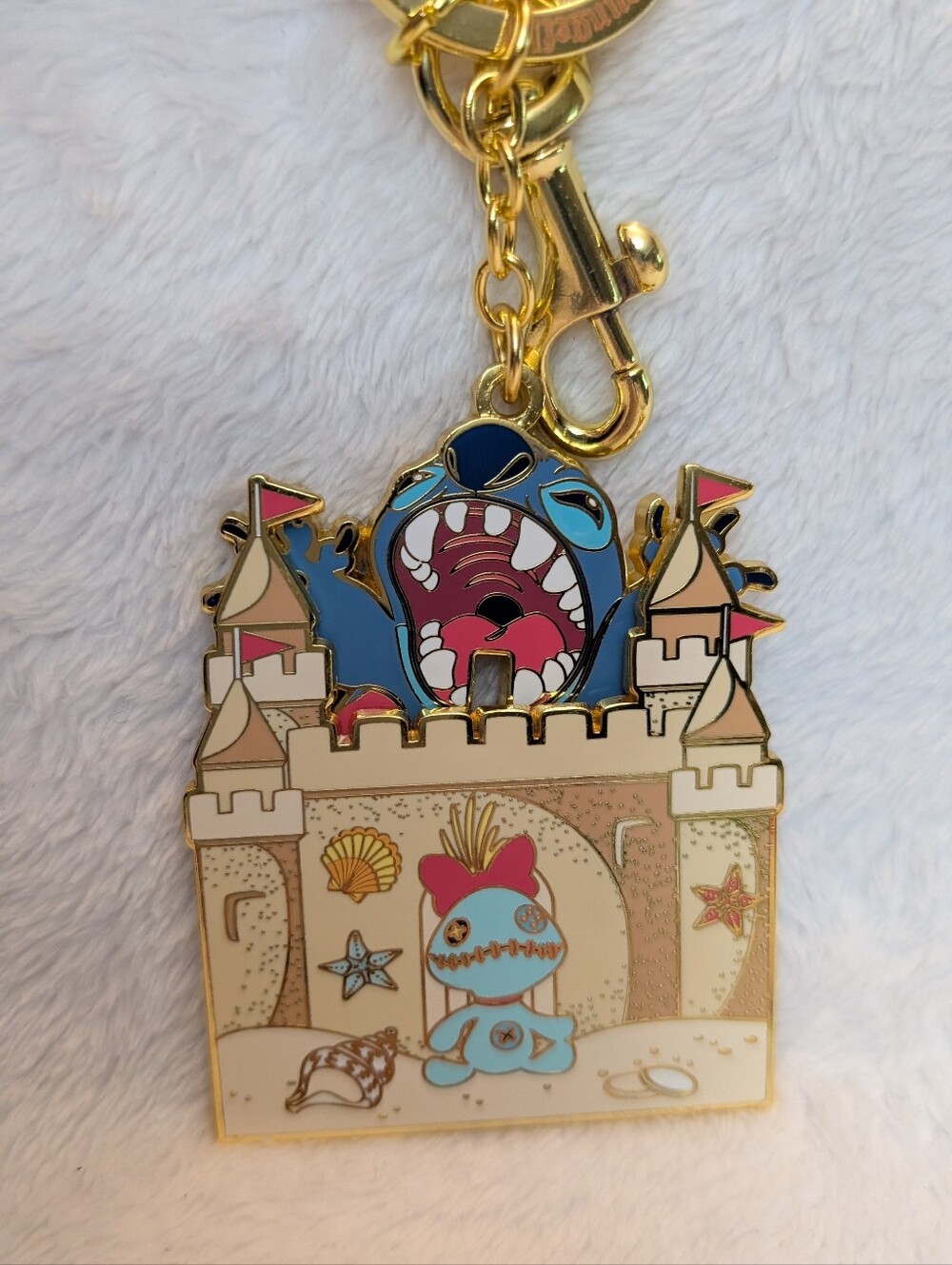 Loungefly Stitch Keychain sandcasle moving NWT - Picture 4 of 5